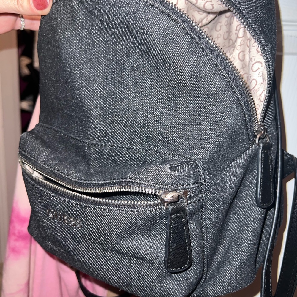 Guess backpack 🎒 - Picture 4 of 5